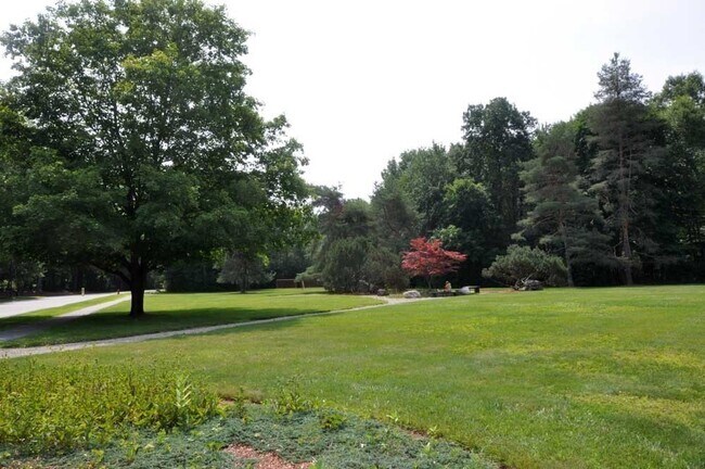 Building Photo - 546 Great Elm Way