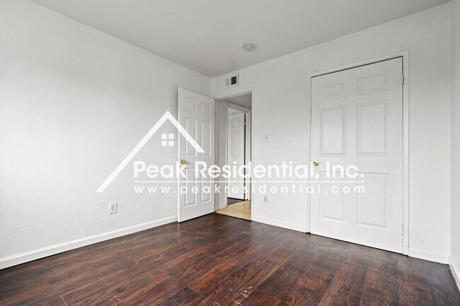 Building Photo - Croetto10540
