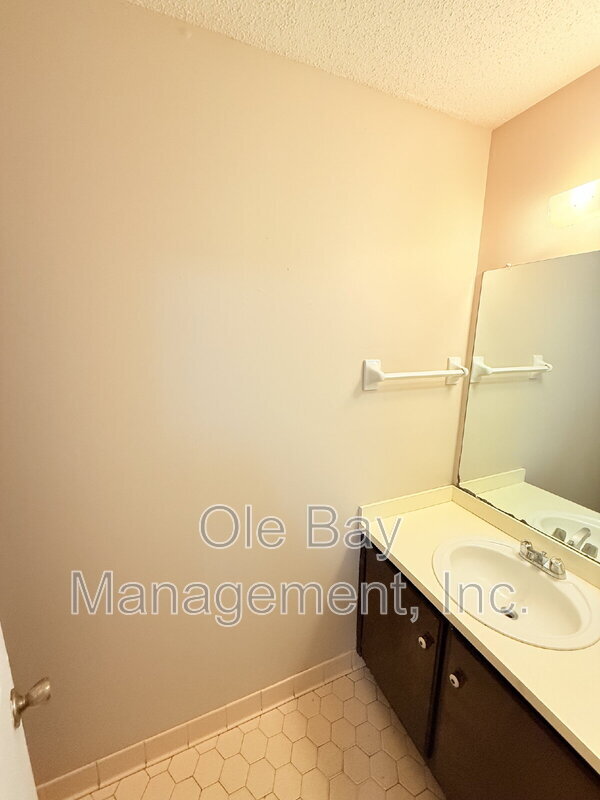 Building Photo - 965 Navco Rd