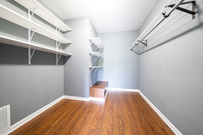 Building Photo - 15345 Greenhaven Ln
