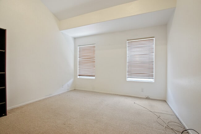 Building Photo - 319 W Duarte Rd