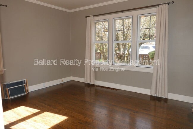 Building Photo - 3246 Conkling Pl W