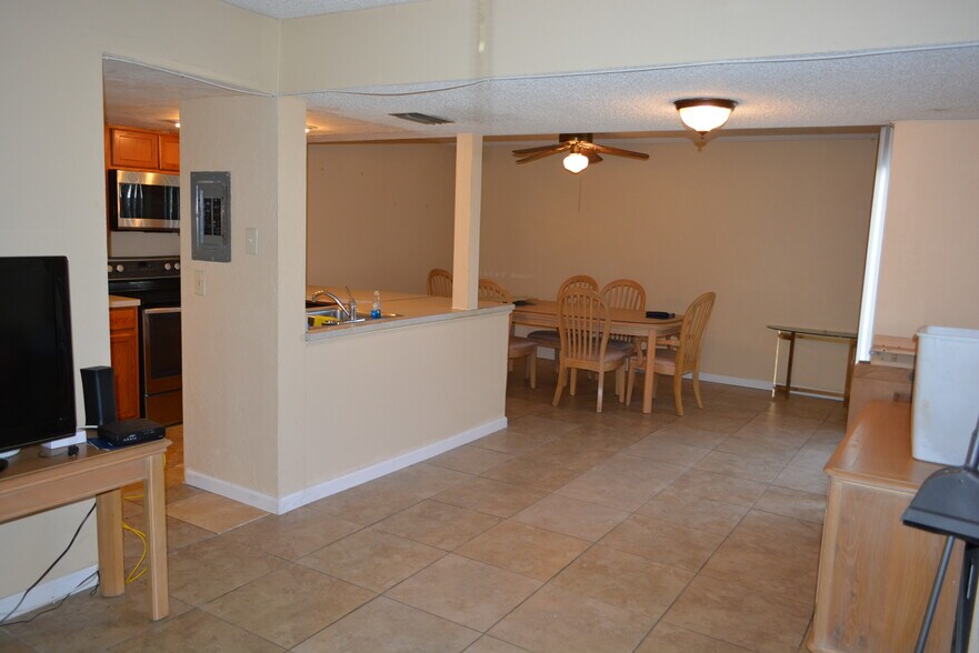 Building Photo - 973 Whitman Dr