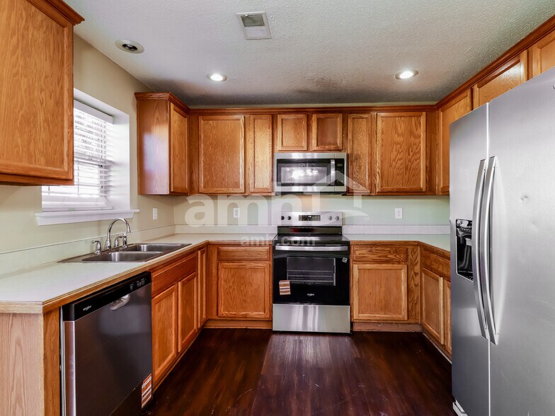 Building Photo - 194 Stoney Xing