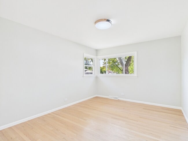Building Photo - 16712 Elm St