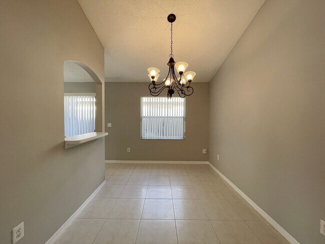 Building Photo - CUTE HOME IN SOUTHEAST ORLANDO