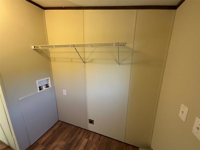 Building Photo - 133 Country Oaks St