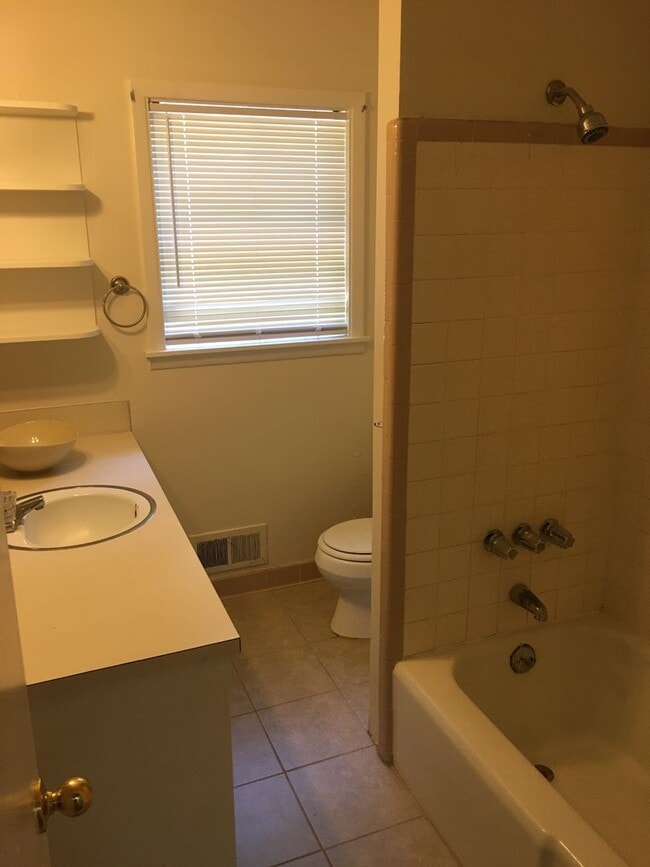 Building Photo - 4/2 House in Rome $1,495