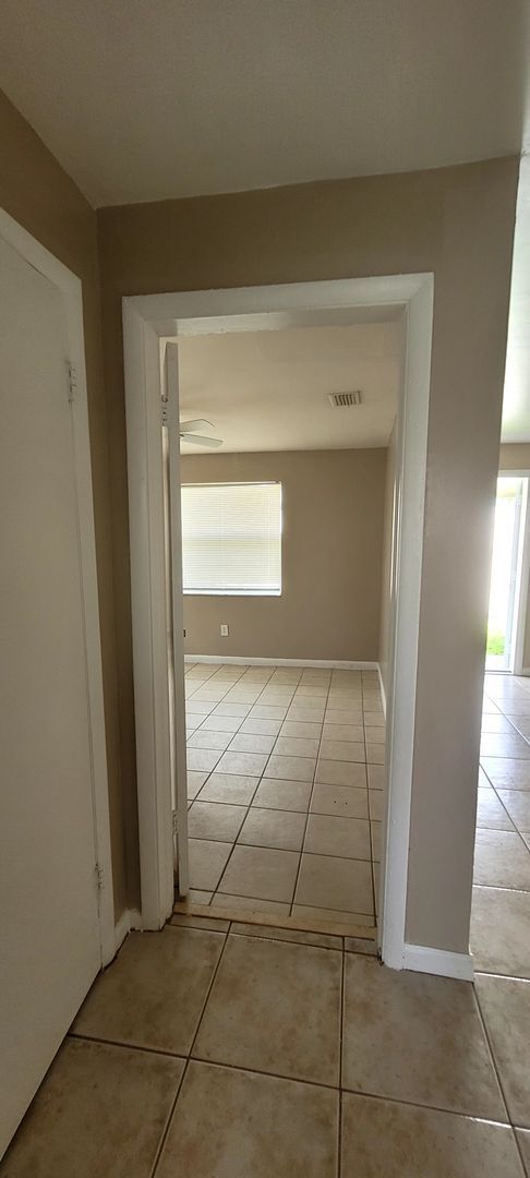 Building Photo - Allancar 164