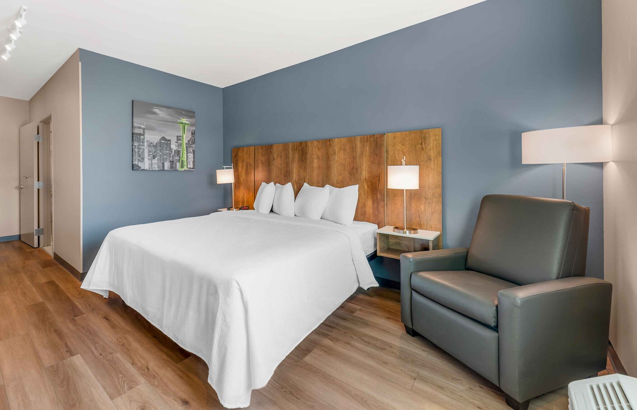 Building Photo - Furnished Studio-Kyle