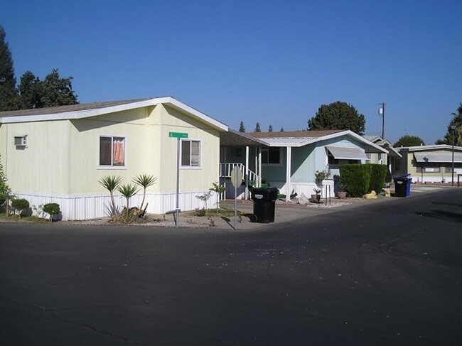 Building Photo3 - 42042 Road 128