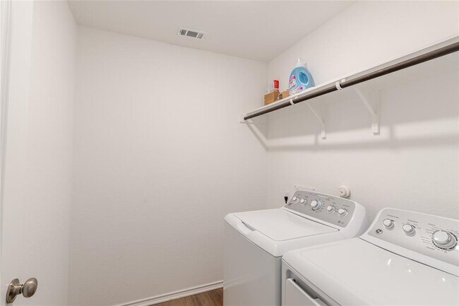 Building Photo - 1729 Catahoula Dr