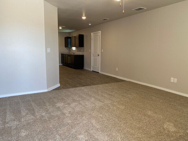 Building Photo - Affordable in Bell Farms