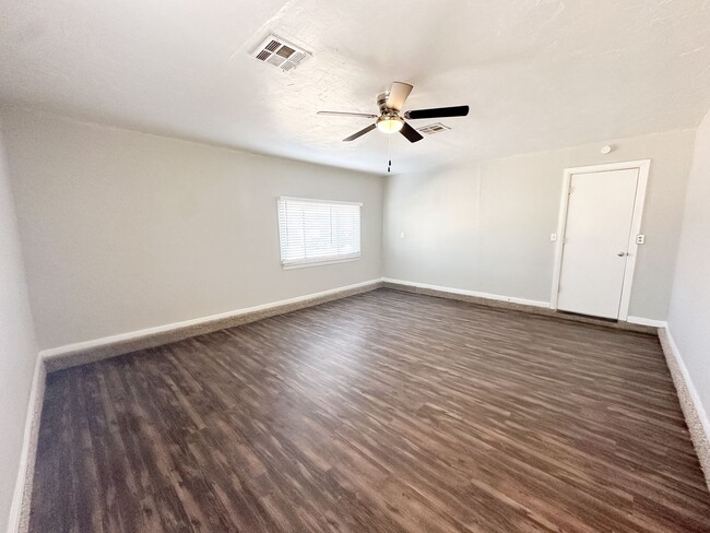 Building Photo - Move in ready - 3 Bed - 1 Bath!