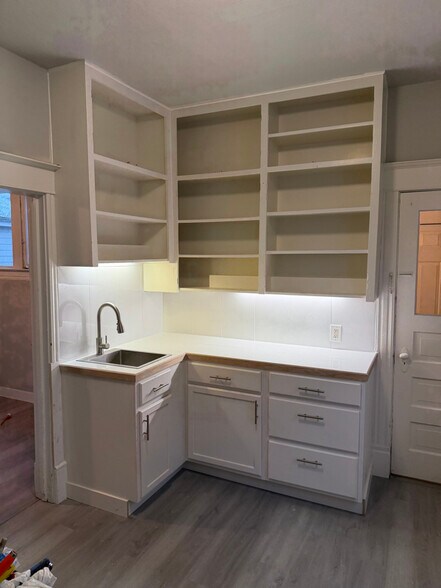 Primary Photo - 1309 N Madison St