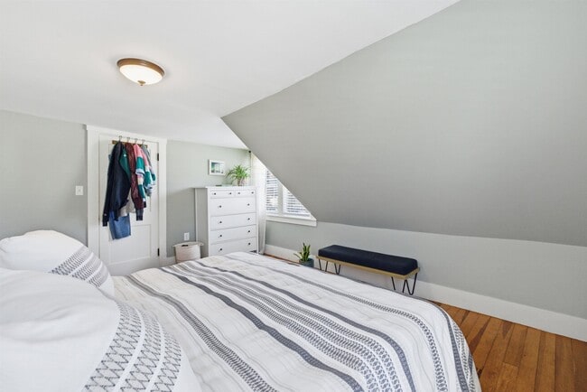 Building Photo - 26 Snow St