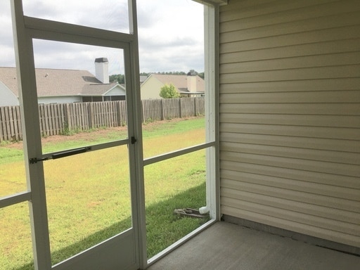 Building Photo - Beautiful 3 Bedroom w/Garage Townhouse Clo...