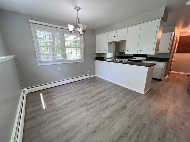 Building Photo - Two Bedroom Duplex with Heat Included! Near Grand Valley!