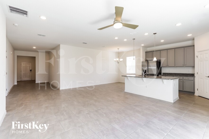Building Photo - 340 Corbel Ln