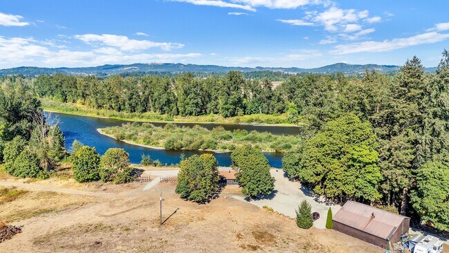 Building Photo - 39601 Santiam Bluffs Rd NE