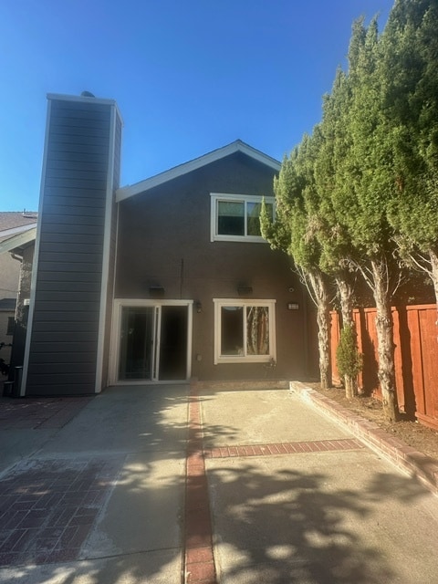 Building Photo - 4627 Rousillon Ave