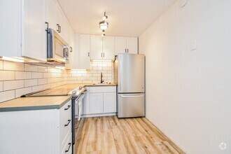Building Photo - 2 Bedroom/1 Bathroom unit in Salt Lake City