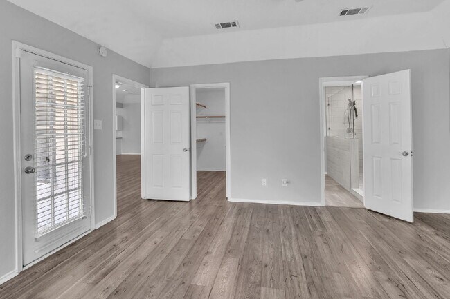 Building Photo - 691 Montana Ct N