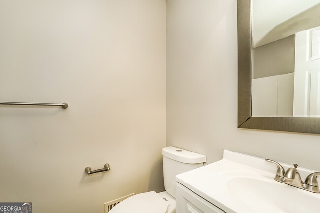 Building Photo - 33 Daisy Ln