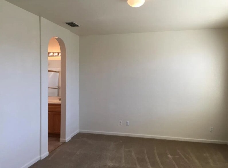 Building Photo - 5921 Caddington Way