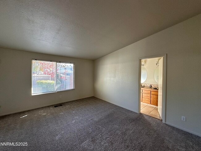 Building Photo - 835 Singingwood Dr