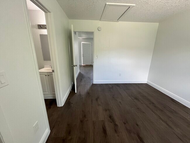 Building Photo - 2621 Kelly Ln