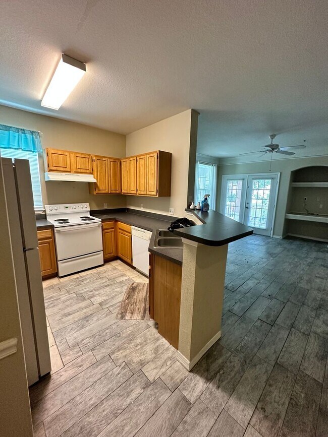 Building Photo - Beautiful 2 Bedroom 2 Bath Condo For Rent ...