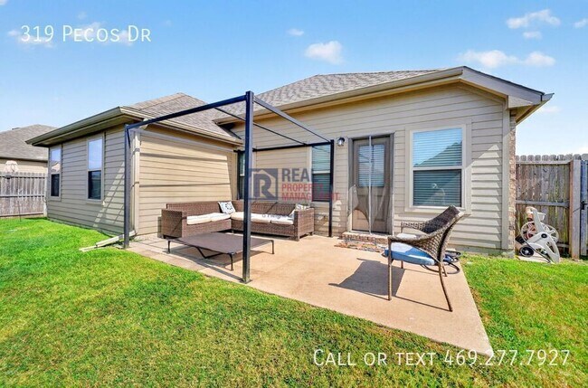 Building Photo - 319 Pecos Dr