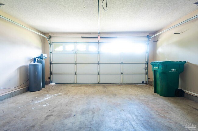 Building Photo - 873 Brande Ct