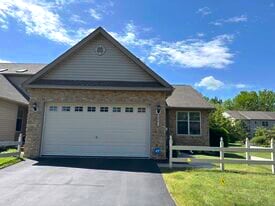 Building Photo - 3047 Village Dr