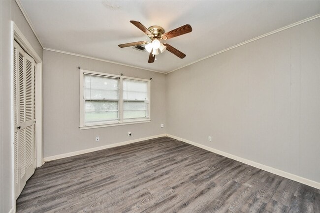 Building Photo - 515 24th Ave N