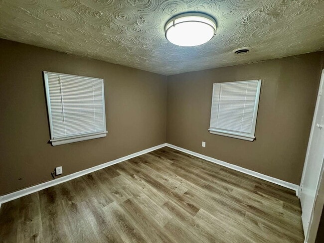 Building Photo - 2 bedroom, 1 bathroom single-family home in Streator