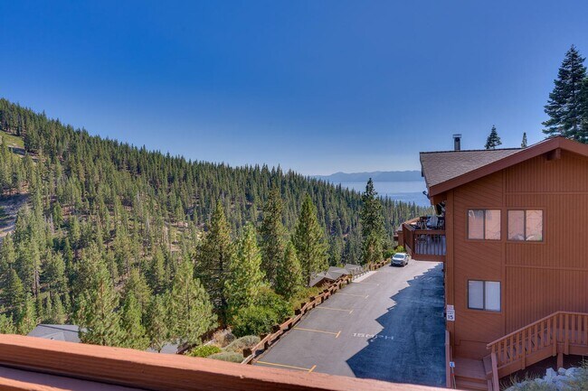 Building Photo - Updated condo with lakeviews
