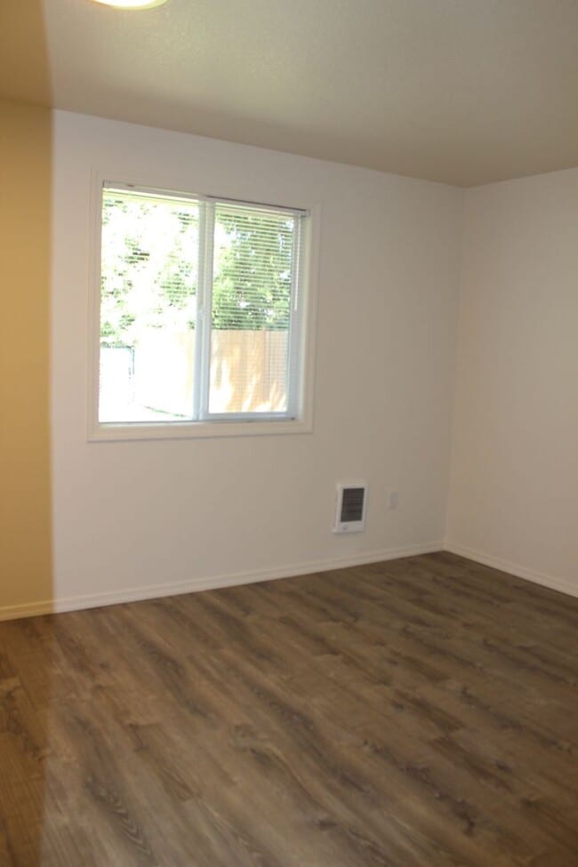 Building Photo - 4 bedroom, 2 bath home near Intel in Hillsboro