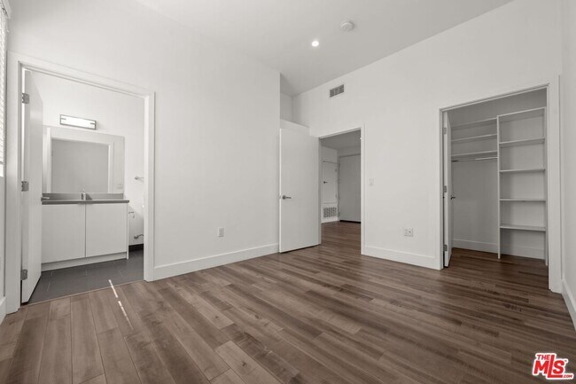 Building Photo - 1215 S Bedford St