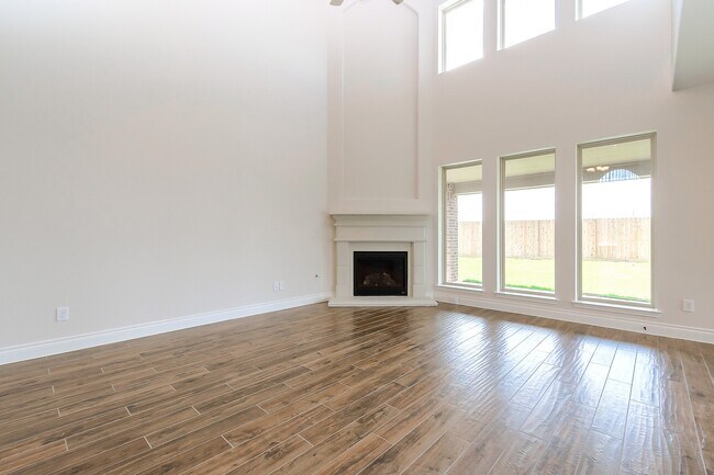 Building Photo - 3410 Willow Cres Ct