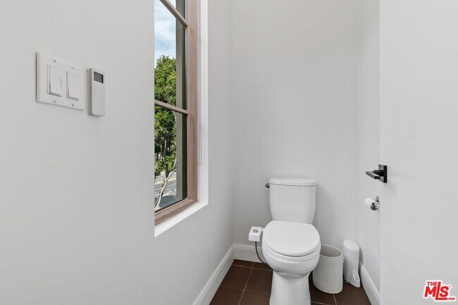 Building Photo - 1251 N Formosa Ave