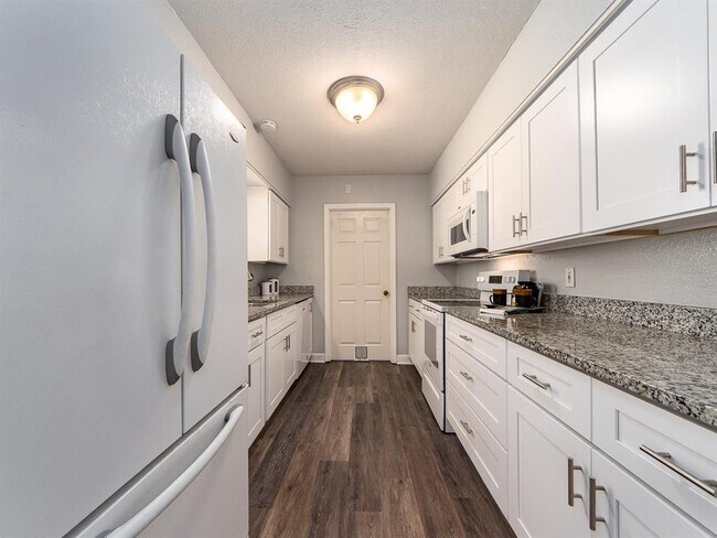 Building Photo - 1549 Linwood Dr