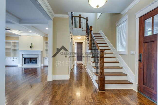 Building Photo - 210 38th Ave N