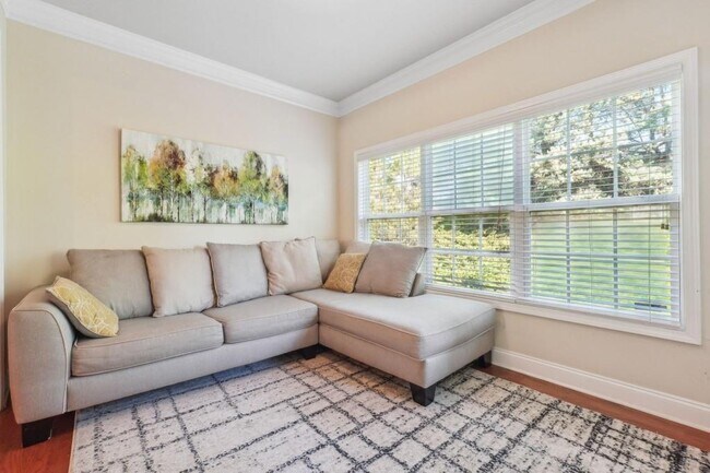 Building Photo - 3808 Fairhill Point