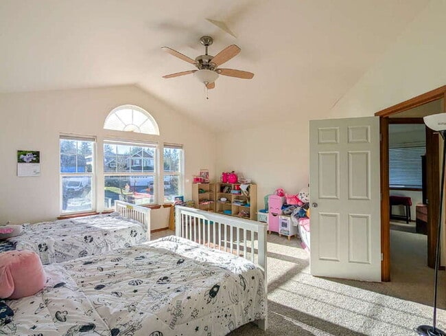 Building Photo - 5907 77th Dr NE