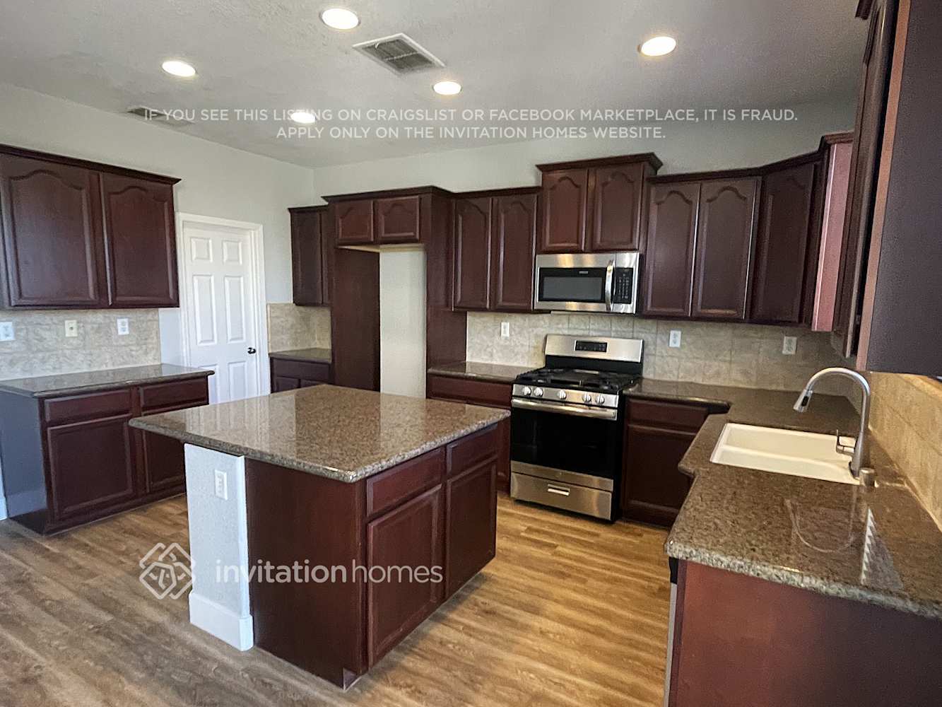 Building Photo - 406 Tara Bella Pl