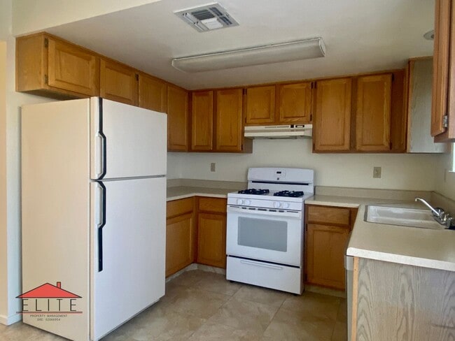 Building Photo - 649 E Ridgecrest Blvd