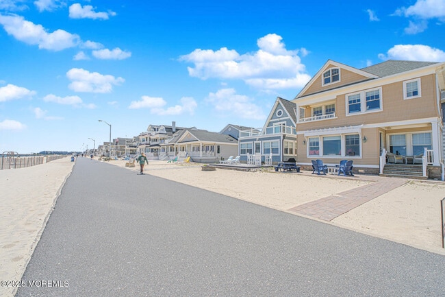 Building Photo - 257 Beach Front