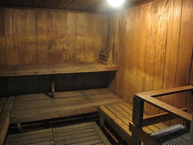 Building Photo - 2721 Boardwalk